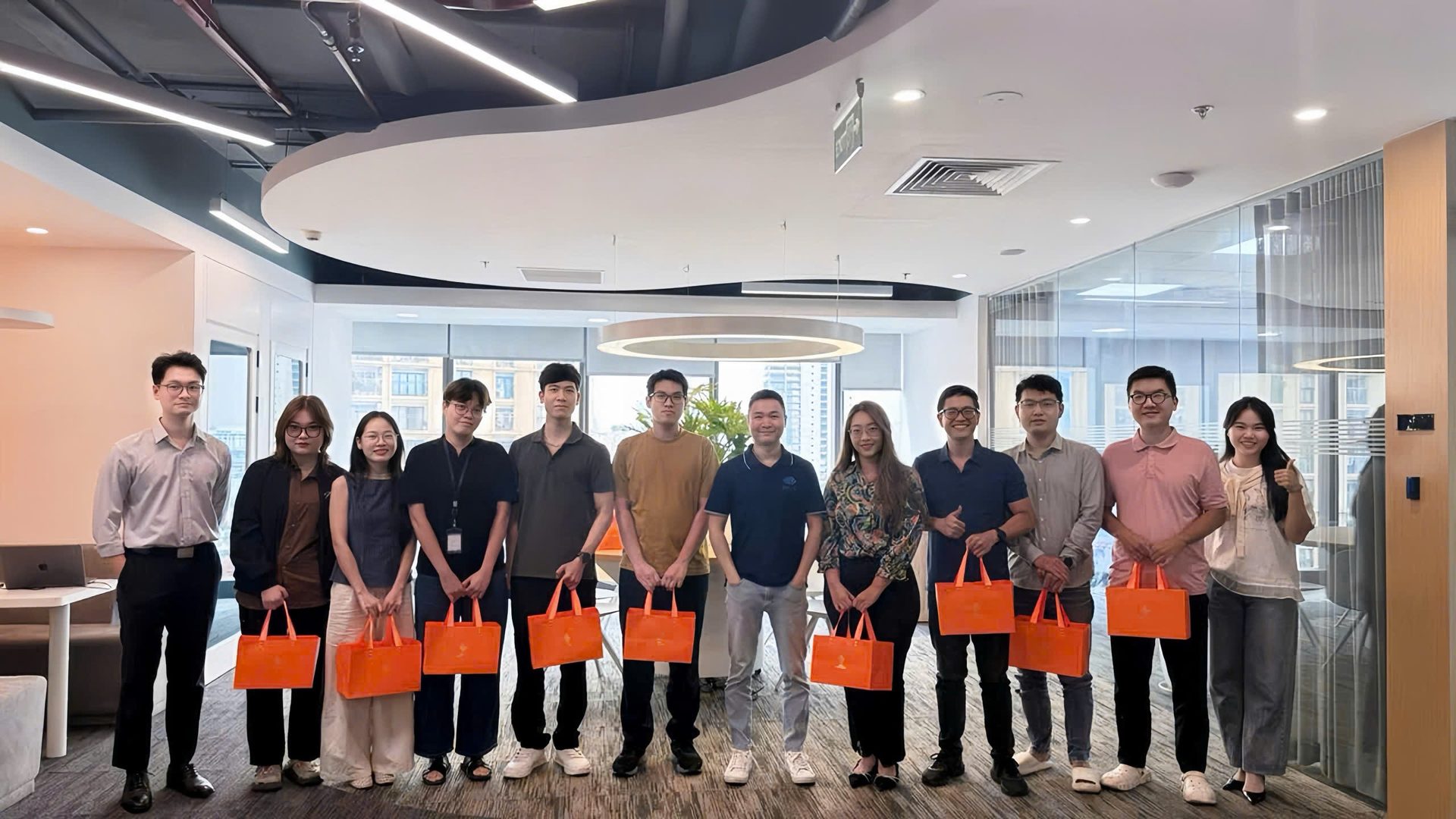 Tập thể đội ngũ QTS tại văn phòng